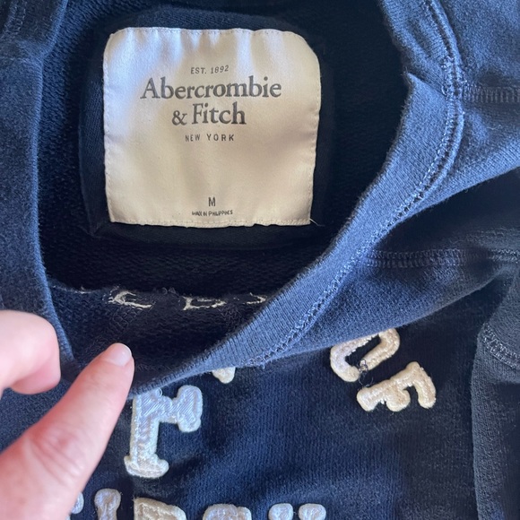Abercrombie and Fitch crewnrck - Picture 3 of 3
